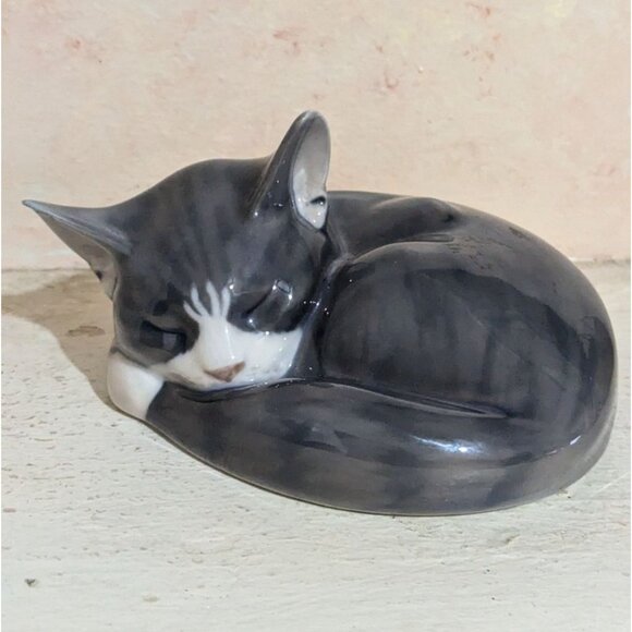 Royal Copenhagen Porcelain Cat Figure Gray Striped Danish figurine - Picture 3 of 7